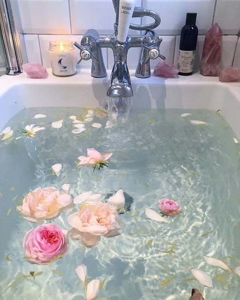 Yes Please! Bomb Meme, Aesthetic Bath, Bath Aesthetic, Dream Bath, Flower Bath, Relaxing Bath, Bathroom Wallpaper, Bubble Bath, Bath Bomb