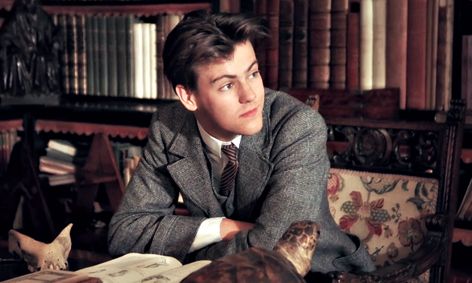 Rupert Graves as Freddy Honeychurch in Merchant Ivory’s 1985 film adaptation of E.M. Forster’s classic novel A Room with a View Mycroft Holmes, Rupert Graves, A Room With A View, Room With A View, Hubba Hubba, Welcome To Night Vale, Dead Poets Society, Newsies, Dark Academia Aesthetic