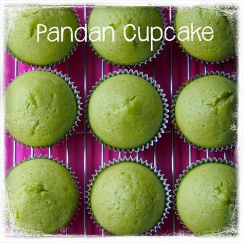 Pandan Cupcakes Recipe, Pandan Cupcakes, Pandan Layer Cake, Malaysian Kuih, Singapore Recipes, Pandan Cake, Muffins Recipes, Molten Lava Cakes, Pretty Kitchen