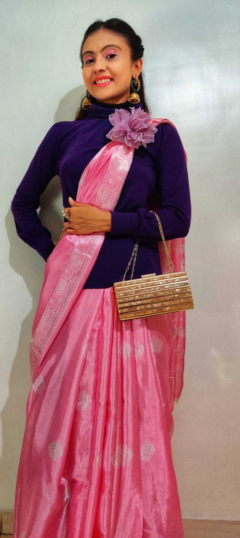 Turtle neck tshirt Saree inspiration Pink saree Saree styling ideas Wedding look Bride modern look Turtle Neck With Saree, Wedding Look Bride, Saree Styling Ideas, Turtle Neck Tshirt, Saree Inspiration, Saree Styling, Wedding Look, Pink Saree, Styling Ideas