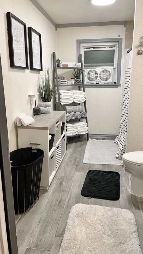 Black Grey And White Bathroom Decor, Black White Gray Home Decor, Gray House Aesthetic Interior, Black White And Gray Home Decor, Grey Themed Bathroom, Black White Gray Bathroom Ideas, Bathroom Decor Grey And White, Black And Grey Bathroom Ideas Decor, Black Gray And White Bedrooms