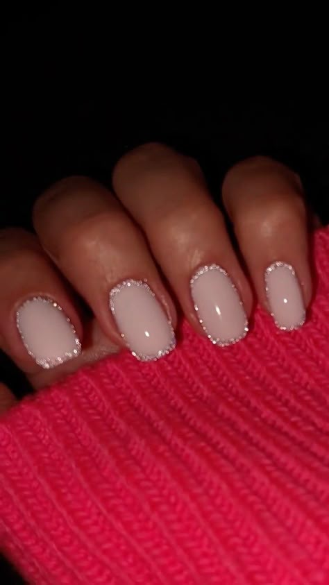 New Year Nails 2023 Square, Pretty Birthday Nails Short, Call Nails 2022, Short Nye Nails, Current Nail Trends 2023 Short, Short Winter Nails 2022, Trending Nails 2022, Glitter Square Nails, Nails Winter 2022