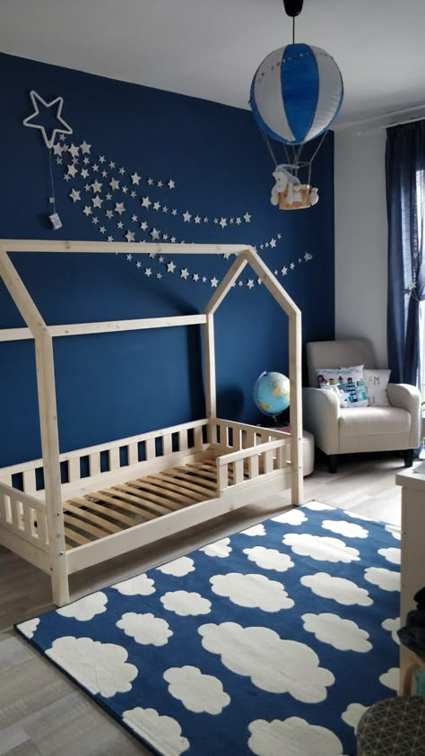 Blue Kids Room Boys, Blue Baby Room Ideas, Sky Theme Bedroom, Boys Room Design For Kids, Blue Toddler Room Boy, Baby Boys Bedroom Ideas, Light Blue Boys Room, Sky Themed Bedroom, Baby Boy Room Blue