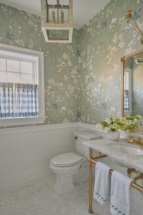 Grandmillenial Guest Bathroom, English Cottage Wallpaper Bathroom, Bathroom With Wallpaper And Tile, Bathroom Accent Wall Wallpaper, Small Traditional Bathroom, Hallway Bathroom Remodel, Wallpaper Powder Bath, Wallpaper Bathrooms, Floral Wallpaper Bathroom