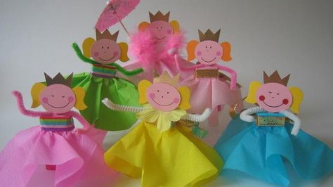 Benodigheden en werkwijze voor het maken van het prinsesje. Castle Crafts, Princess Crafts, Princess Tea Party, Twin First Birthday, Daisy Girl Scouts, Daisy Girl, Paper Plate Crafts, Crafty Kids, Paper Rolls