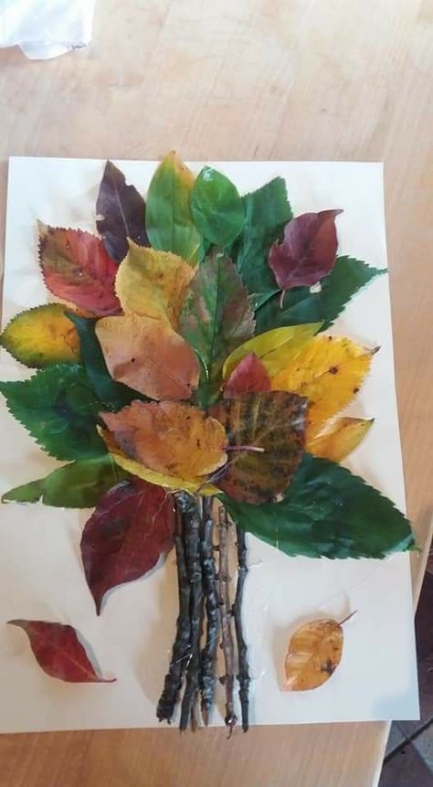 Vandaag Twig Crafts, Autumn Leaves Craft, Twig Art, Halloween Crafts For Toddlers, Fall Arts And Crafts, Quilled Paper Art, Preschool Arts And Crafts, Preschool Art Activities, Leaf Crafts