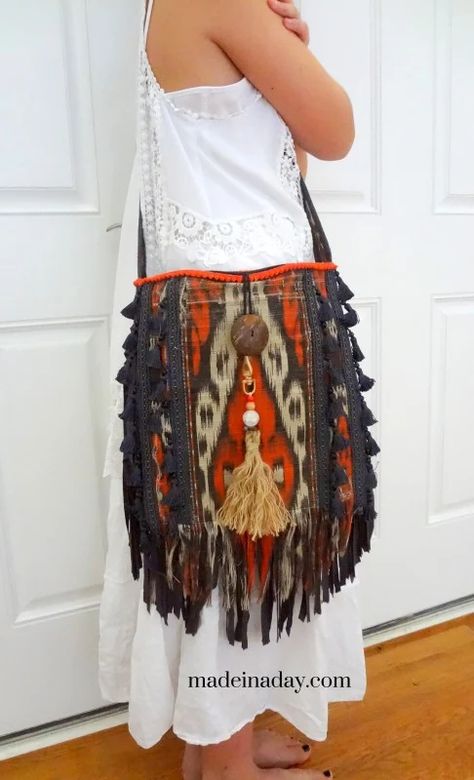 Diy Jersey, Make A Tassel, Bag Tassels, Simple Purse, Purse Design, Knit Fringe, Look Boho Chic, Boho Clutch, Ethno Style