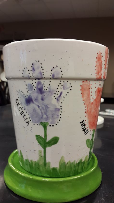 Baby Footprint Flower Pot, Hand Print Flower Pot, Social Pottery, Sahm Activities, Handprint Art Christmas, Mothers Day Flower Pot, Hand Print Flowers, Handprint Gifts, Keeping Kids Busy