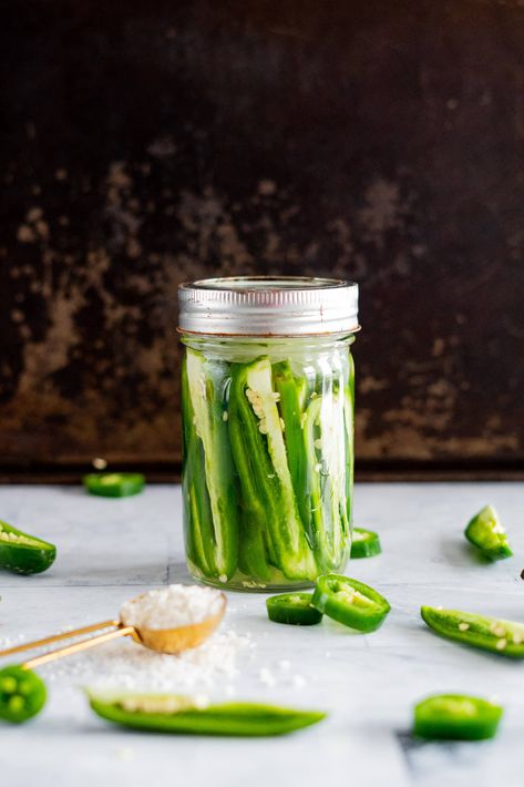 Pickled Serrano Peppers Recipe, Pickled Serrano Peppers, Serrano Pepper Recipes, Quick Pickles, Serrano Peppers, Pickle Recipes, Pepper Recipes, Refrigerator Pickles, Serrano Pepper