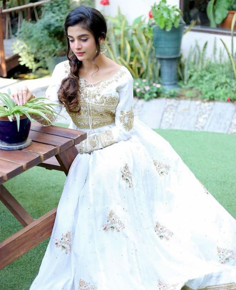 Laiba Khan Pakistani Actress, Laiba Khan, Ayeza Khan, Crazy Girls, Actress Pics, Pakistani Actress, Beautiful Hijab, Wedding Dresses Lace, Victorian Dress