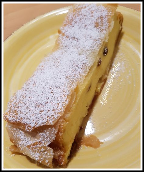 Topfenstrudel | Glücksbackstube Austrian Recipes, Cake Packaging, German Food, Cake Desserts, French Toast, Cheesecake, Food And Drink, Baking, Ethnic Recipes