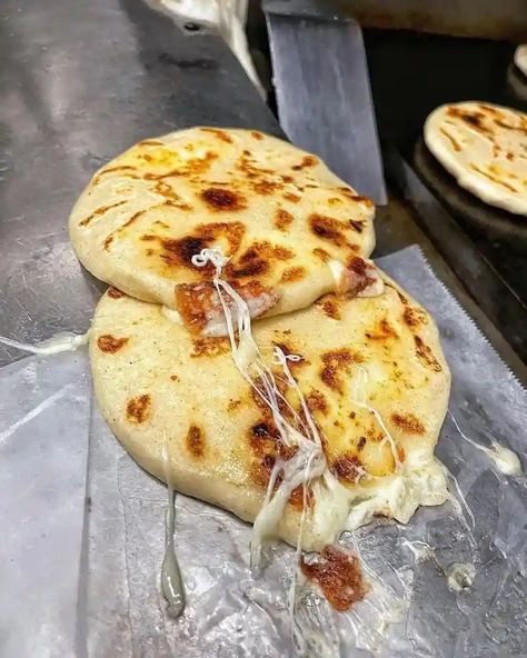 Discover the secrets to making Easy Pupusas with this authentic Salvadoran recipe. Perfect for beginners! Enjoy Pupusas Recipe, Pupusa Recipe, Masa Recipes, Salvadoran Food, Recetas Salvadorenas, How To Make Tortillas, Chicken Bouillon, Corn Cakes, Latin Food