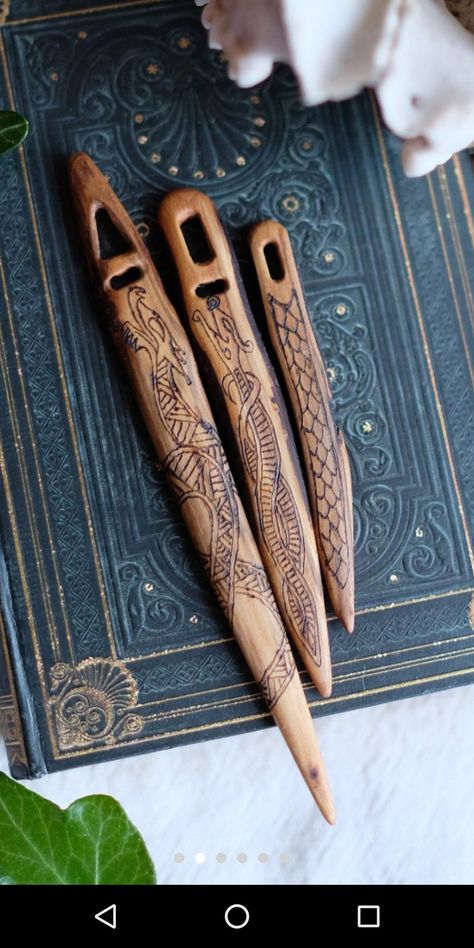 Norse Wood Carving Patterns, Nalbinding Projects, Medieval Crafts, Wood Carving For Beginners, Wood Jewelery, Lucet, Bone Crafts, Viking Knit, Chip Carving