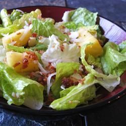 Tropical Salad with Pineapple Vinaigrette | “An easy salad to make with a bag of salad greens, pineapple, bacon bits, nuts and toasted coconut. Use fresh pineapple, if you can, and substitute toasted almonds for the macadamia nuts, if desired.” Healthier Salads, Salad Lunches, Salad With Pineapple, Easy Salads To Make, Tropical Salad, Veggie Meals, Salad Ideas, Vinaigrette Recipes, Lettuce Salad