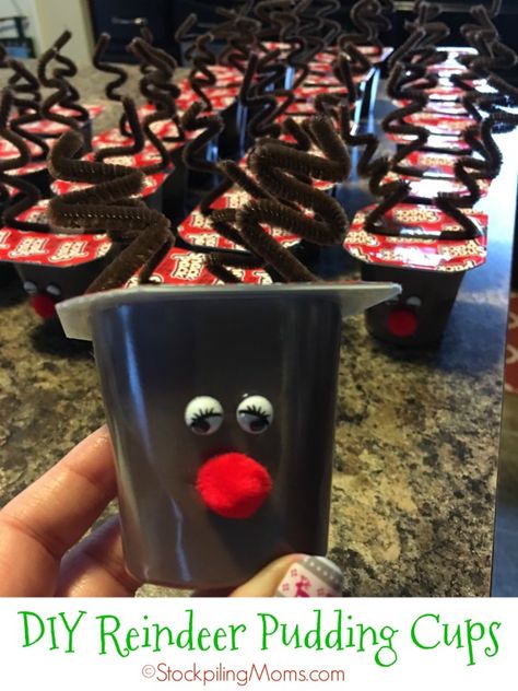 Christmas School Treats, Christmas Favors Diy, Reindeer Cups, Kids Christmas Treats, Chocolate Pudding Cups, Diy Reindeer, Reindeer Diy, Up Decorations, Babysitting Ideas