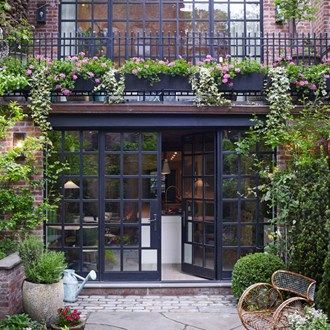 Bonnie Robinson reveals where to source steel french windows similar to this Manhattan house in this month's instalment of 'The Knowledge' West Village Townhouse, French Windows, Patio Interior, Front Entrance, Design Exterior, City Garden, Design Industrial, City Apartment, Celebrity Houses