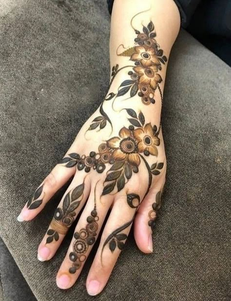 Indian Mehndi Design, Bridal Henna Design, Beautiful Simple Mehndi Design, Indian Mehndi, Designs Mehndi, Legs Mehndi Design, Alhamdulillah For Everything, Rose Mehndi Designs, Latest Henna Designs