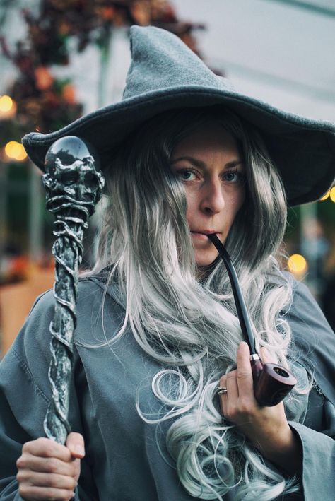 Female Gandalf costume halloween Lord of the Rings Female Gandalf, Lotr Outfits, Lord Of The Rings Costumes, Lord Of The Rings Costume, Gandalf Costume, Kid Costumes, Hobbit Party, Lotr Costume, Ren Faire Costume