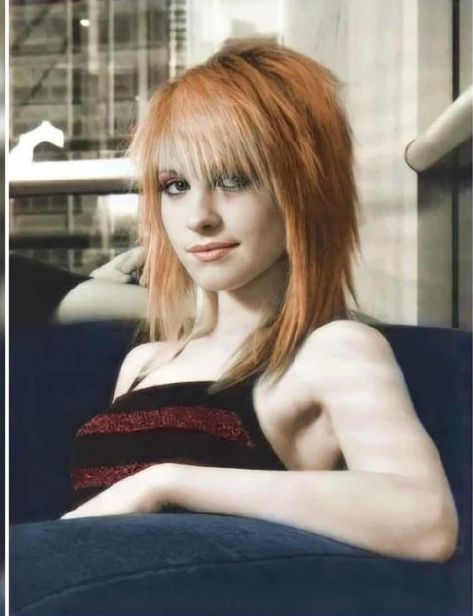 Hayley Williams Early 2000s, Hayley Williams Side Profile, Hayley Williams Septum, Hailey Williams Hair, Hayley Williams Haircut, Cool Long Haircuts, Hayley Williams Icons, Haley Williams Hair, Hayley Williams Hair