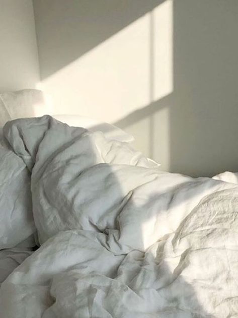 A Two-Minute Trick to Make Getting Up in the Morning Easier Making Bed Aesthetic, Sleeping Hours, Morning Stretches Routine, Happiness Tips, Brand Moodboard, Laughter Therapy, Cosy Bed, Winter Arc, Morning Stretches