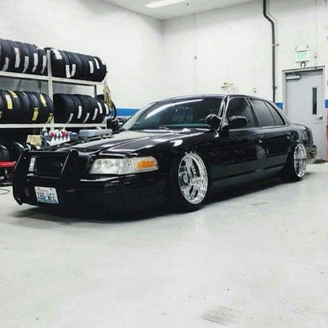 Custom ford crown vic. Slammed Crown Vic, Custom Crown Victoria, Ford Crown Victoria Custom, Crown Victoria P71, Crown Victoria Custom, Low Cars, Ford Victoria, Pilot Car, Crown Vic