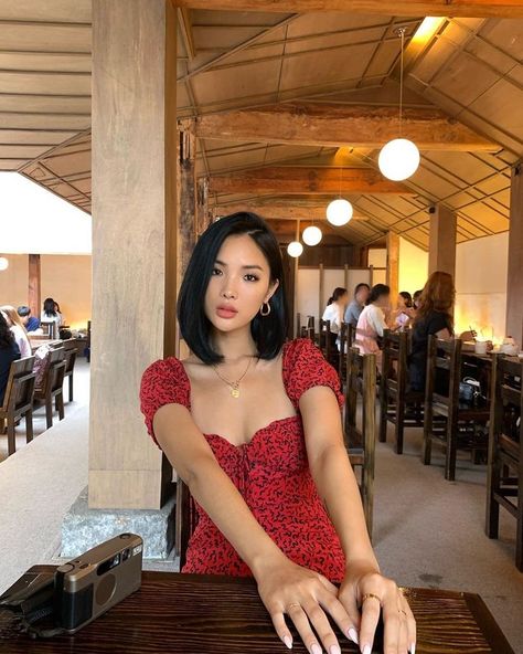 Latina Lob Haircut, Latina Bob Hairstyles, Summer Outfits Short Hair, Above Collar Bone Length Hair, Unapproachable Outfits, Bob Hair Aesthetic, Asian Short Hair Bob, Bob Asian Hair, Bob Haircut Asian