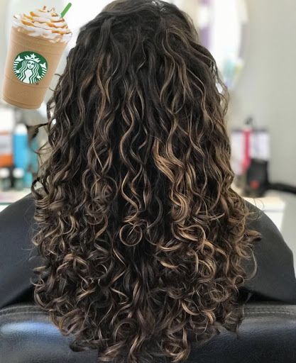 Blonde Highlights Curly, Blonde Highlights Curly Hair, Curly Hair Color Ideas, Curly Highlights, Curly Hair Color, Curly Hair Highlights, Brown Wavy Hair, Dark Curly Hair, Natural Curly Hair Cuts