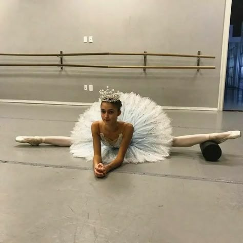 Greta Falcone, White Tutu, November 2, The Floor, Ballet, On Instagram, Instagram