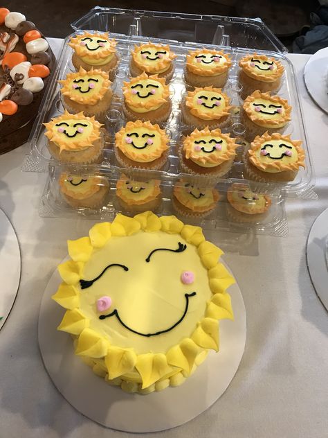 Sun Cake And Cupcakes, Sun Shine Cake, Sun Pull Apart Cupcake Cake, Boho Sun Cupcakes, Sun Cupcakes Ideas, Sun Cupcake Cake, Sun Shaped Cake, Sun Cake Design, Sun Smash Cake 1st Birthdays