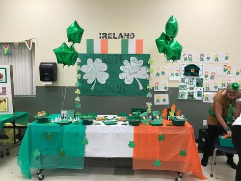 UNIV hosted a multicultural night to celebrate the many different cultures of our school Cultural Night At School, Multicultural Night At School Ideas, Pta Programs, Multicultural Night, Multicultural Family, Broward County Florida, Multi Cultural, School Info, Leader In Me