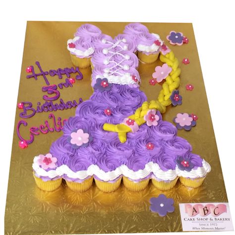 Tangled Birthday Cupcakes, Tangled Cupcakes Ideas, Tangled Cupcakes, Rapunzel Cupcakes, Princess Cupcake Cake, Abc Cake, Tangled Birthday Party, Princess Cakes, Rapunzel Birthday