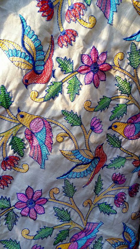 Kantha Embroidery Blouse Designs, Kantha Embroidery Designs Pattern, Kantha Stitch Design, Basic Hand Embroidery Stitches, Embroidery Lessons, Kantha Embroidery, Hand Embroidery Videos, Diy Embroidery Patterns, Hand Embroidery Tutorial