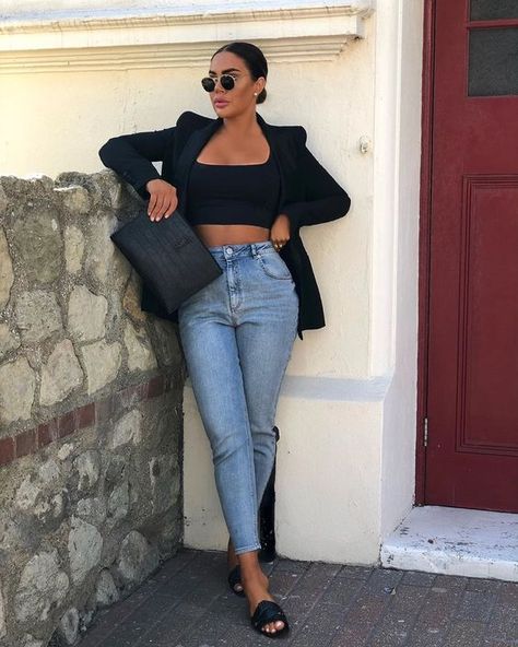 Mom Jeans Outfit Summer, Mom Jeans Outfit, Foto Poses, Outfit Jeans, Looks Black, Influencers Fashion, Mode Inspo, Looks Chic, Looks Style