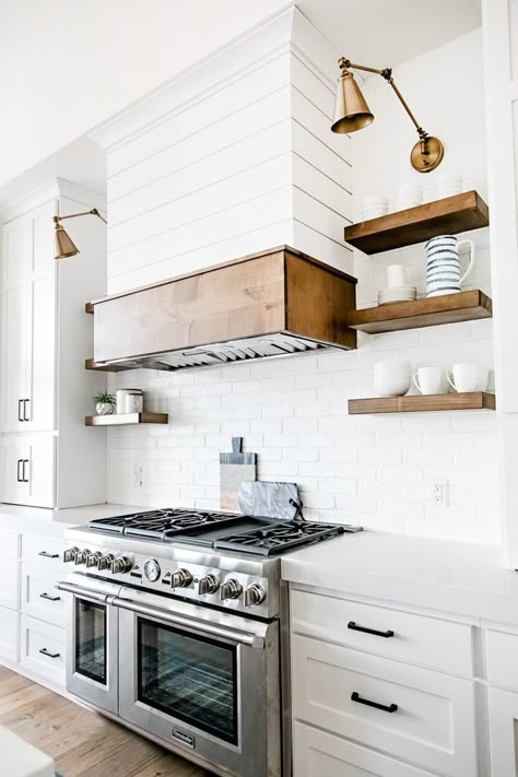 Dapur Rustic, Kabinet Dapur, Herringbone Backsplash, Farmhouse Kitchen Cabinets, Decor Ikea, Kitchen Hoods, Rustic Farmhouse Kitchen, Design Blogs, Vent Hood