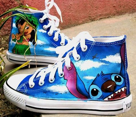 Custom Converse Shoes, Girls Footwear, Painted Converse, Baskets Converse, Cute Converse, Lilo Y Stitch, Lilo Et Stitch, Custom Converse, Disney Shoes