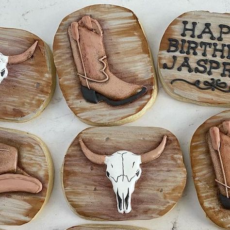 Steer Cookies Decorated, Cow Skull Cookies, Cow Skull Cookies Decorated, Western Royal Icing Cookies, Western Birthday Cookies, Western Cookies Decorated, Western Sugar Cookies, Western Cookies, Skull Cookie Decorating