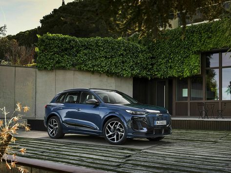 #audi #audiq6 #q6 #q6etron #etron #electric #suv #ev #bev #germancarforum Audi is announcing a further, particularly efficient drive variant for the new Audi Q6 e-tron ahead of the official... Best Crossover, Electric Suv, New Luxury Cars, Suv Models, New Ferrari, Vw Group, New Nissan, Volkswagen Group, Jeep Wrangler Rubicon