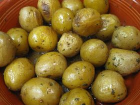 Crockpot Roasted Potatoes, Potatoes In Crockpot, Potato Recipes Crockpot, Salted Potatoes, Crock Pot Potatoes, Mini Potatoes, Crockpot Roast, Taste And See, Crock Pot Slow Cooker