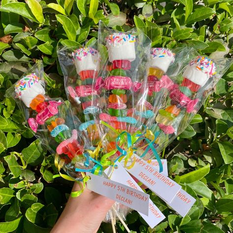 Kandy Kabobs are always the biggest hit for birthday parties, baby showers, graduations, or any other special occasion! A custom card on each Kabob with your own custom message adds an extra personalized touch!  FREE SHIPPING! I have been making these fun party favors for a long time, and kids (adults too!) always light up when they see the colorful tasty treats!  These make a perfect party favor and offer a great variety of candy to fit all taste buds!  These are 11in sticks with approx 6-8in o Life Saver Gummies, Candy Kids, Candy Kabobs, Party Bags Kids, Handmade Candy, Birthday Treat, Pool Birthday, Happy 5th Birthday, Party Favors For Kids Birthday