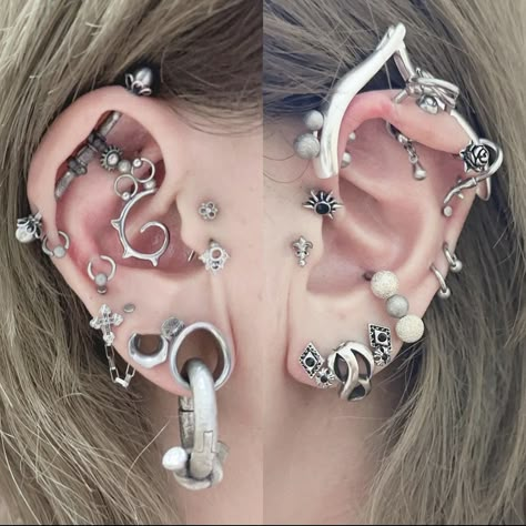 Stretched Ear Stack, Spiked Ear Piercings, Crowded Ear Piercings, 1 Inch Stretched Ears, Ear Piercing Set Up Goth, Ear With Lots Of Piercings, Grunge Ear Piercings, Piercings Silver, Goth Ear Piercings