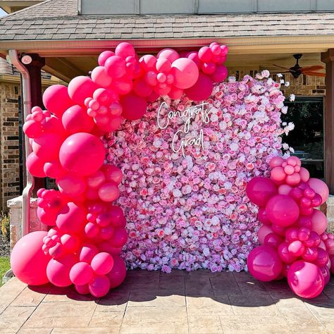 The cutest graduation setup for that special girl! We’re obsessed with this gorgeous flower wall and pink balloon garland combo! 🎓🌸🎈 Pink Balloon Garland, All Pink, Balloon Decor, Pink Balloons, Pink Vibes, Special Girl, Flower Wall Decor, Balloon Garland, Balloon Decorations