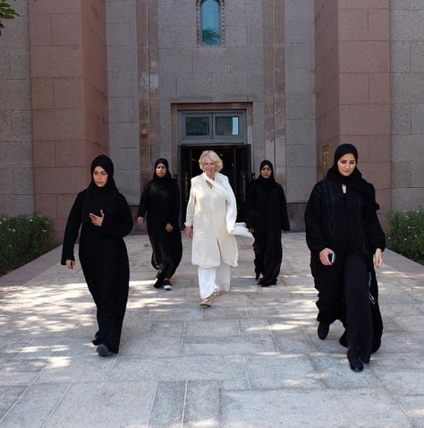 The all-female protection team who guarded Camilla, Duchess of Cornwall, on a visit to the United Arab Emirates. | 17 Badass Women You Probably Didn’t Hear About In 2016 Monte Everest, The Woman In Black, Powerful Pictures, Female Power, Bear Grylls, Camilla Parker Bowles, Clarence House, Who Runs The World, Duchess Of Cornwall