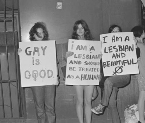 Lavender Menace, Queer History, Vintage Lesbian, Protest Signs, Lesbian Art, Riot Grrrl, Be Beautiful, Pisa, Human Rights