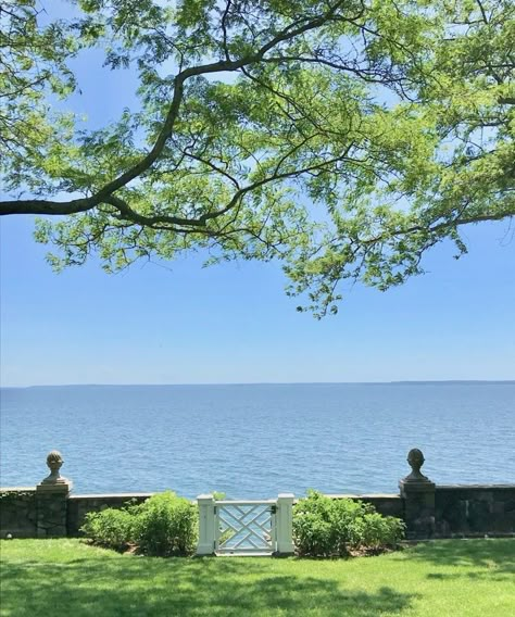 Nantucket Summer, Hamptons Summer, House By The Sea, Coastal Life, Summer Dream, Garden Gates, Pretty Places, Video Editor, Summer House