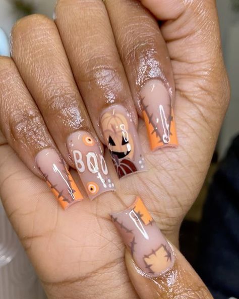 Medium Length Nails Acrylic Halloween, Fall Sets Acrylic Nails, Fall Nail Sets Black Women, Fall Color Nails Short, Shorties Nails Fall, Halloween Medium Nails, Duck Nails Halloween, Short Acrylic Nails Fall Ideas, Halloween Duck Nails Designs