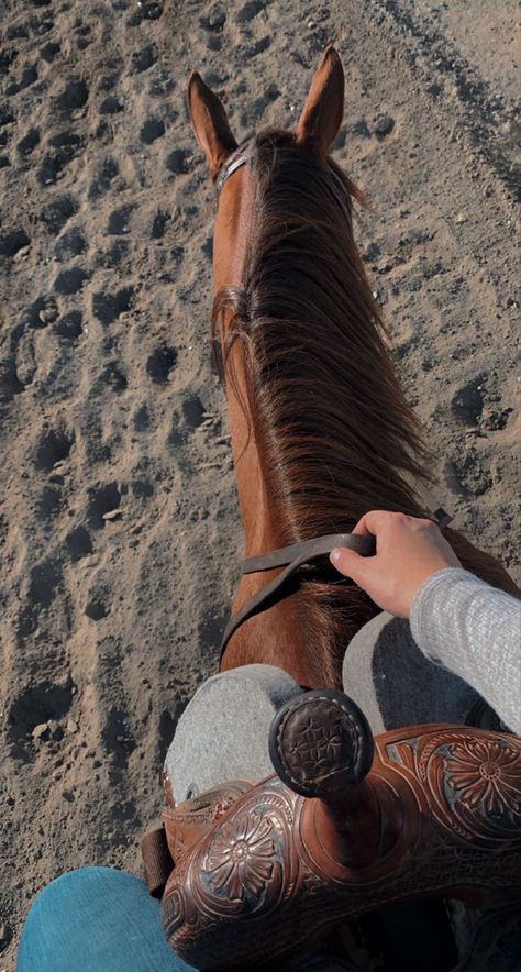 Horse Back Riding Asethic, Aesthetic Horse Riding Pictures, Fall Horseback Riding Aesthetic, Country Snaps, Western Horse Riding Aesthetic, Horses Western Aesthetic, Cowboy Boots Women Outfits, Horse Back Riding Aesthetic Western, Western Horse Riding