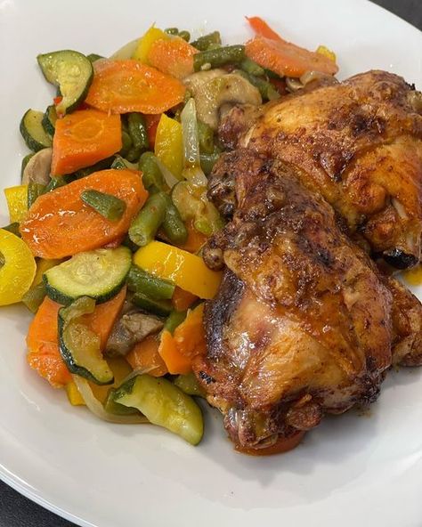 Bantingmummy on Instagram: "Saturday💚 Air fried chicken with mixed veggies" Healthy Food Asthetics Photos, Healthy Food Pictures, Saturday Dinner, Cooking Soul Food, Fasting Food, Mixed Veggies, Air Fried Chicken, Healthy Food Dishes, Healthy Food Motivation