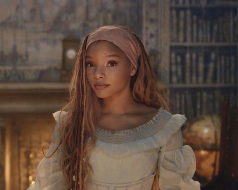 Ariel Movie, Halle Bailey Little Mermaid, Ariel Hair, Little Mermaid Live Action, Mermaid Cove, Chloe X Halle, Pretty Halloween, Halle Bailey, Disney Live Action