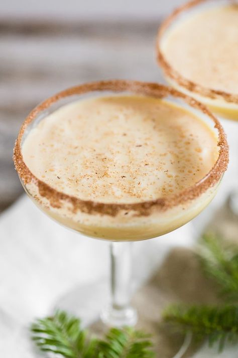 Christmas Martinis, Eggnog Martini, Eggnog Recipes, Creamy Eggnog, Spicy Candy, Raspberry Mojito, Winter Cocktail, Fried Green, Eggnog Recipe