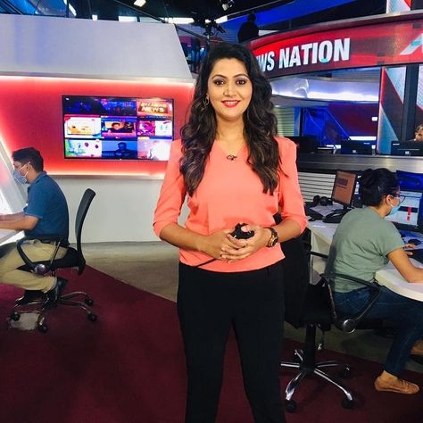 News anchor of indian tv news channel news nation Indian News Anchor, Anita Bhabhi, Stadium Wallpaper, Room Wardrobe, News Reporter, Event Hosting, News Channel, News Anchor, Tv Channels